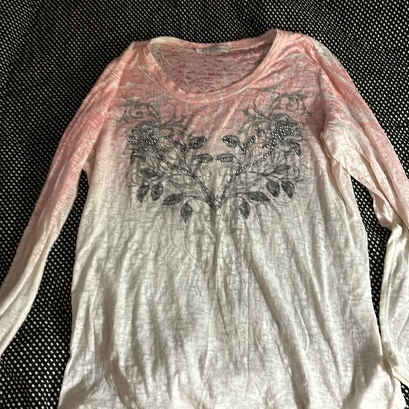 Maurices Tops - Beautiful Maurices size 1 long sleeve pink and white T shirt